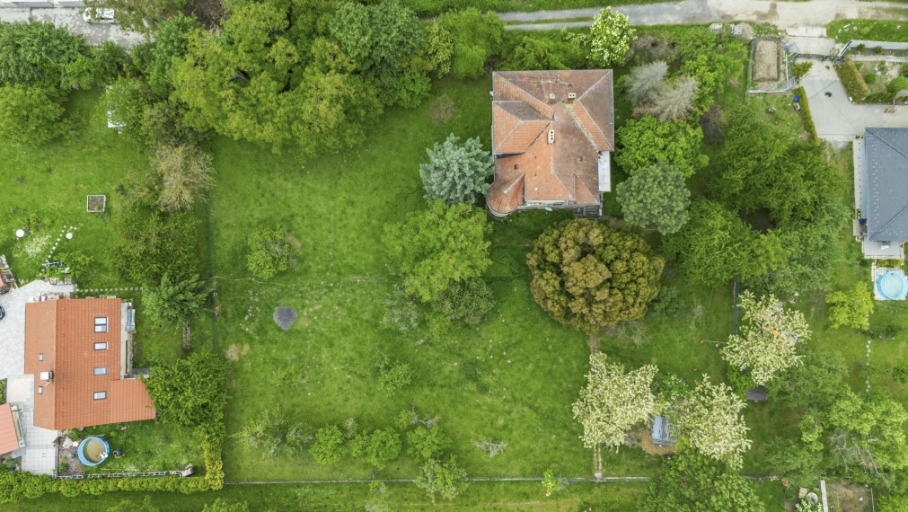 Sídlo pod Červeným Kameňom na krásnom pozemku 3567m²