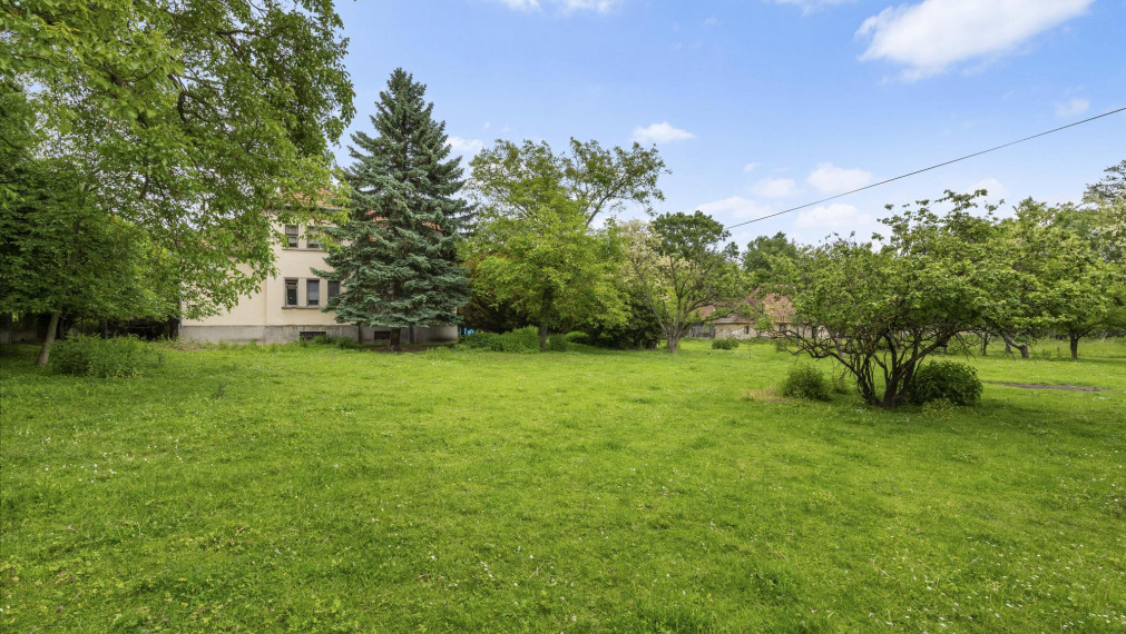 Sídlo pod Červeným Kameňom na krásnom pozemku 3567m²