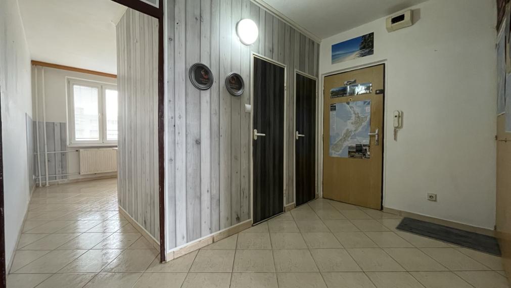 3 izbový byt 79m² pôvodný stav - centrum Senec