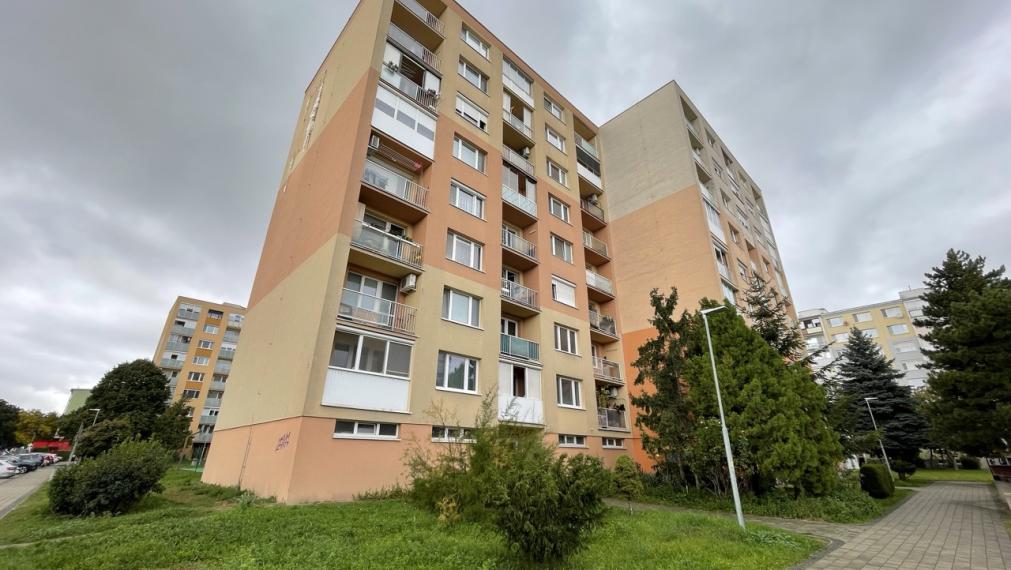 3 izbový byt 79m² pôvodný stav - centrum Senec