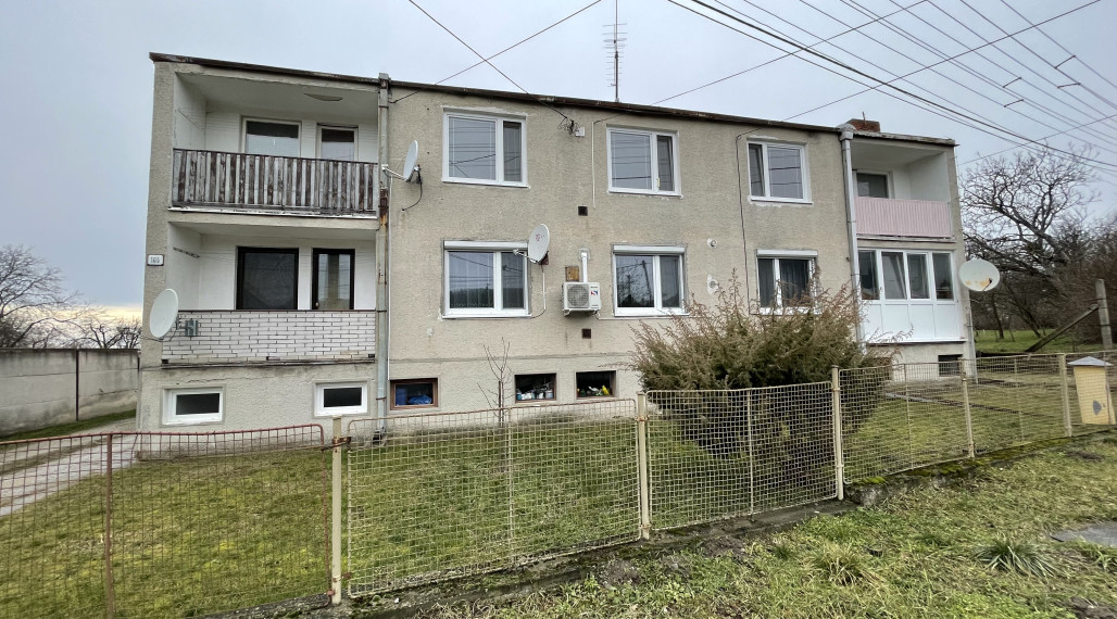 Predané - 2 izbový byt v Prievaloch s dvomi pivnicami, parkovacím miestom a vlastnou záhradou na predaj