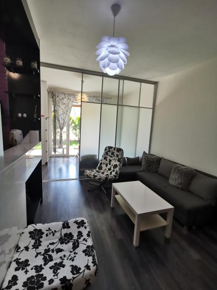 REZERVOVANÉ-PREDAJ: garsónka so záhradkou a parkovacím státím, 31 m2, Tehelná 5, Pezinok