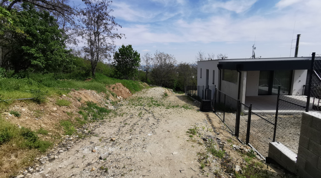 PREDAJ: investičný pozemok s možnosťou budúcej výstavby, 2883 m2, BA - Ahoj Briežky