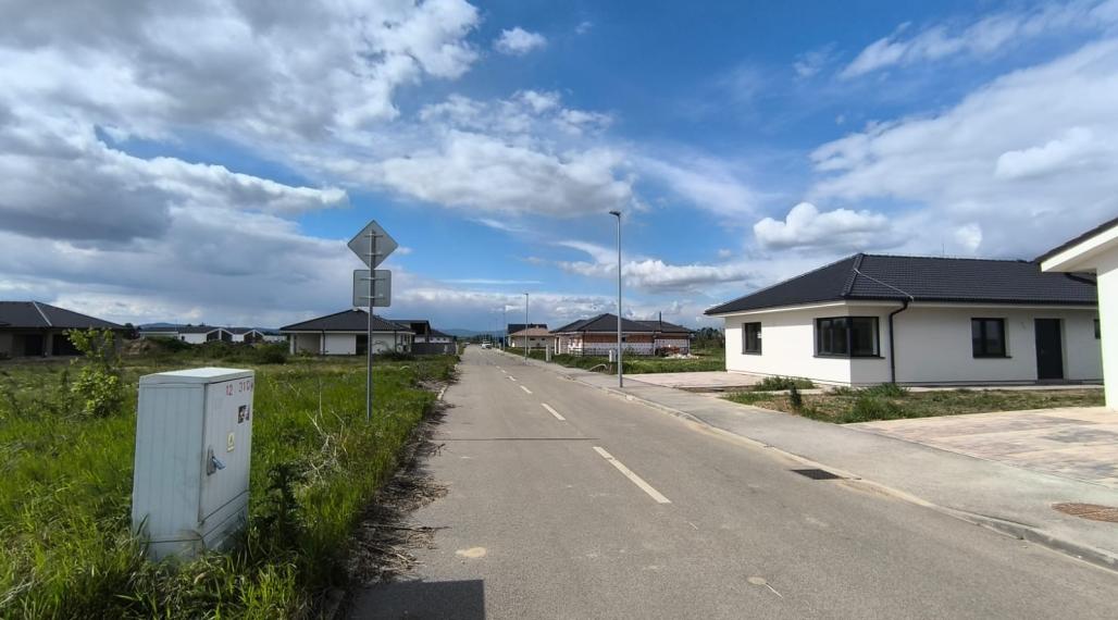 PREDANÉ - PREDAJ: stavebné pozemky, 489 m2, 554 m2, Cífer - Pác