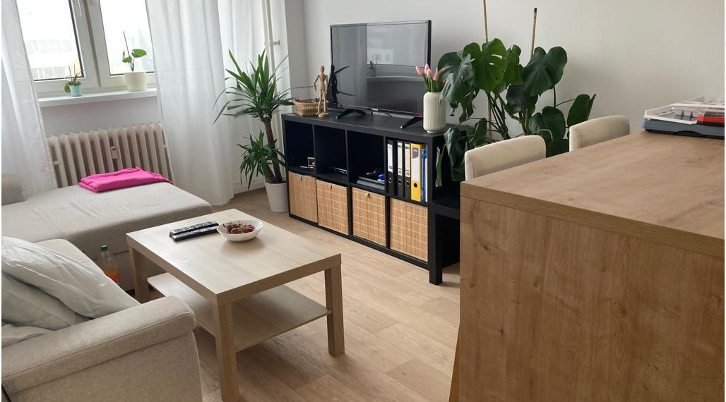 PREDANÉ-PREDAJ: 2 izbový byt, vrátane parkovacieho miesta, Stromová 9/A, Bratislava