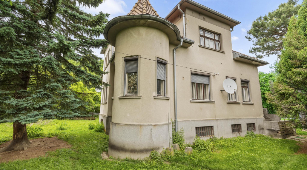 Sídlo pod Červeným Kameňom na krásnom pozemku 3567m²