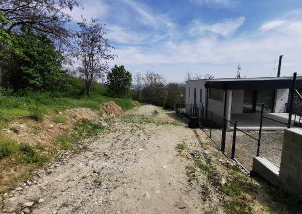 PREDAJ: investičný pozemok s možnosťou budúcej výstavby, 2883 m2, BA - Ahoj Briežky