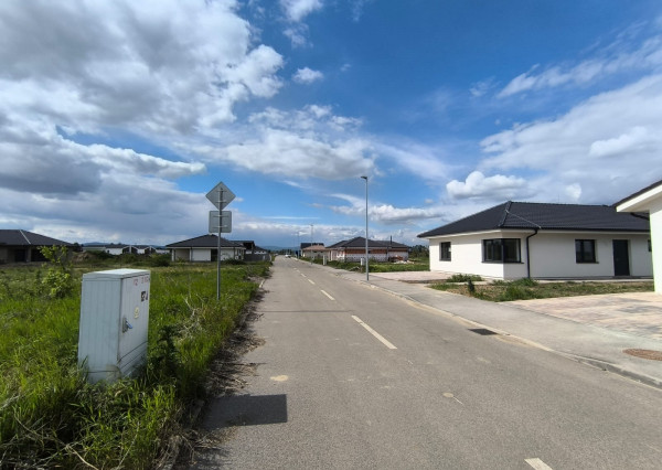 PREDANÉ - PREDAJ: stavebné pozemky, 489 m2, 554 m2, Cífer - Pác