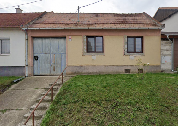 ZNÍŽENÁ CENA !!! Predaj rodinného domu v Šenkviciach s veľkým pozemkom