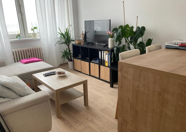 PREDANÉ-PREDAJ: 2 izbový byt, vrátane parkovacieho miesta, Stromová 9/A, Bratislava