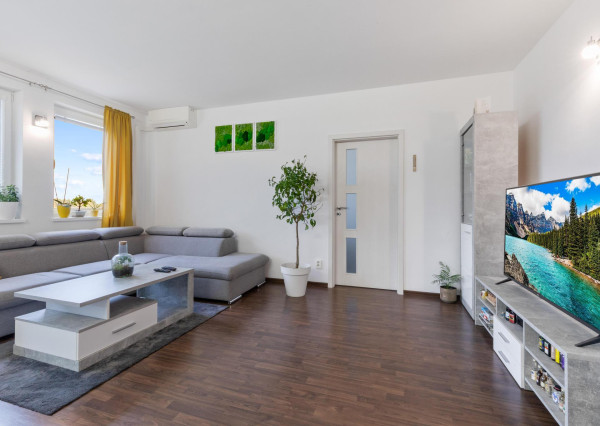 Zariadený 2 izb. byt 56m² s parkovaním Hrubá Borša