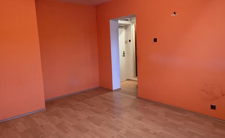 Predané - 2 izbový byt v Prievaloch s dvomi pivnicami, parkovacím miestom a vlastnou záhradou na predaj - fotografia 3