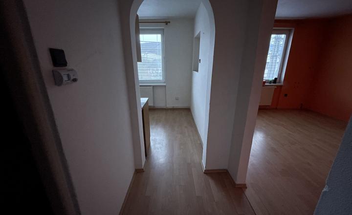 Predané - 2 izbový byt v Prievaloch s dvomi pivnicami, parkovacím miestom a vlastnou záhradou na predaj - fotografia 7
