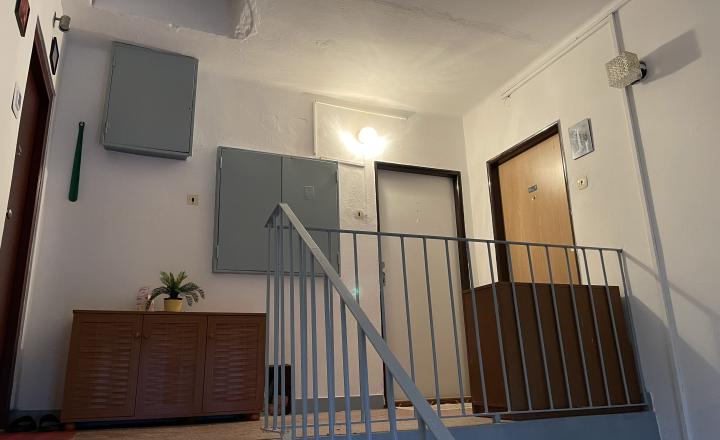 Predané - 2 izbový byt v Prievaloch s dvomi pivnicami, parkovacím miestom a vlastnou záhradou na predaj - fotografia 8