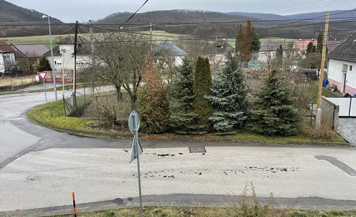 Predané - 2 izbový byt v Prievaloch s dvomi pivnicami, parkovacím miestom a vlastnou záhradou na predaj - fotografia 13