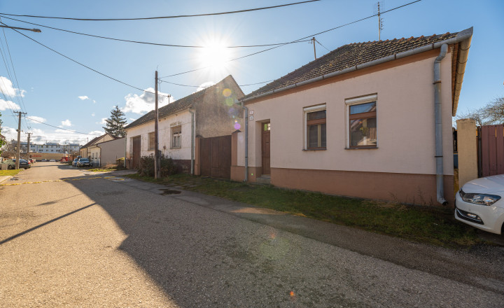 PREDANÉ - PREDAJ: starší rodinný dom, Lúčna 11, Šenkvice