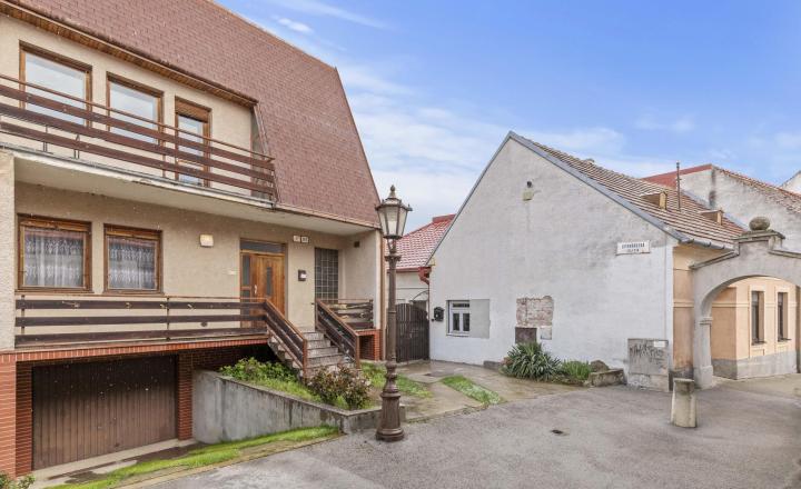 Predané-rodinný dom na predaj vo Svätom Jure, minútu od námestia, 340 000€ - fotografia 1