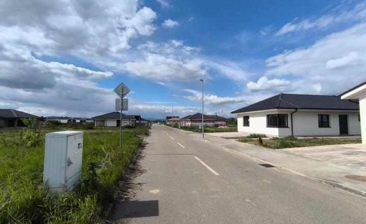 PREDANÉ - PREDAJ: stavebné pozemky, 489 m2, 554 m2, Cífer - Pác