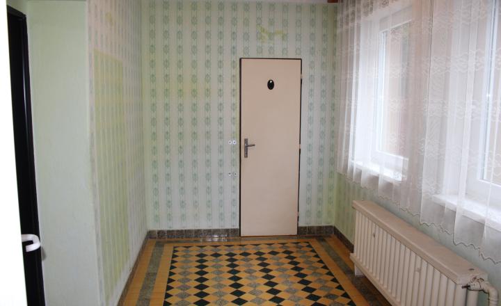 PREDANÝ - ZNÍŽENÁ CENA!!! PREDAJ: Priestranný dvojposchodový rodinný dom s veľkým pozemkom - fotografia 4