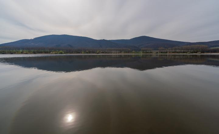 PREDANÉ-PREDAJ: Pozemok s rekreačnou chatou pri vode,  Buková - fotografia 1