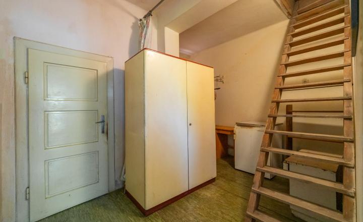 PREDANÉ - PREDAJ: starší rodinný dom s väčším pozemkom, Horná 20, Šenkvice - fotografia 3