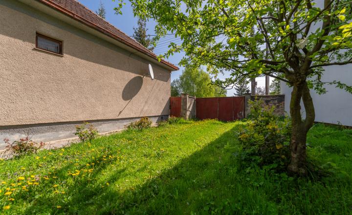 PREDANÉ - PREDAJ: starší rodinný dom s väčším pozemkom, Horná 20, Šenkvice - fotografia 15