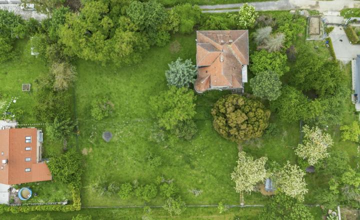 Sídlo pod Červeným Kameňom na krásnom pozemku 3567m² - fotografia 2