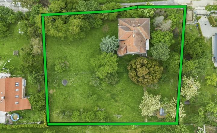 Sídlo pod Červeným Kameňom na krásnom pozemku 3567m² - fotografia 3