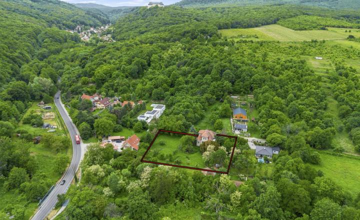 Sídlo pod Červeným Kameňom na krásnom pozemku 3567m² - fotografia 4