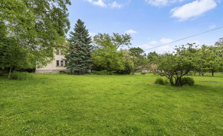 Sídlo pod Červeným Kameňom na krásnom pozemku 3567m² - fotografia 6
