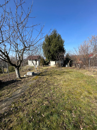PREDANÉ-PREDAJ: Záhrada s murovanou chatkou, 338 m2, Šenkvice (Hájičky) - fotografia 1