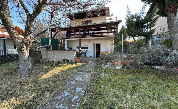 PREDANÉ-PREDAJ: Záhrada s murovanou chatkou, 338 m2, Šenkvice (Hájičky)