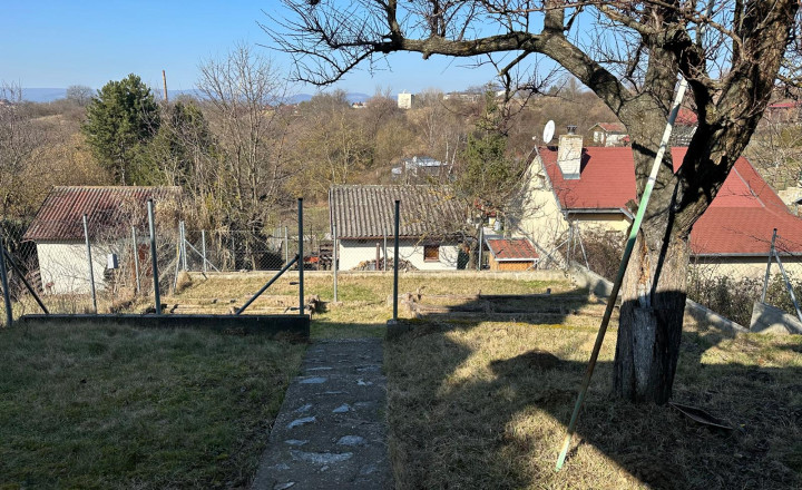 PREDANÉ-PREDAJ: Záhrada s murovanou chatkou, 338 m2, Šenkvice (Hájičky) - fotografia 3