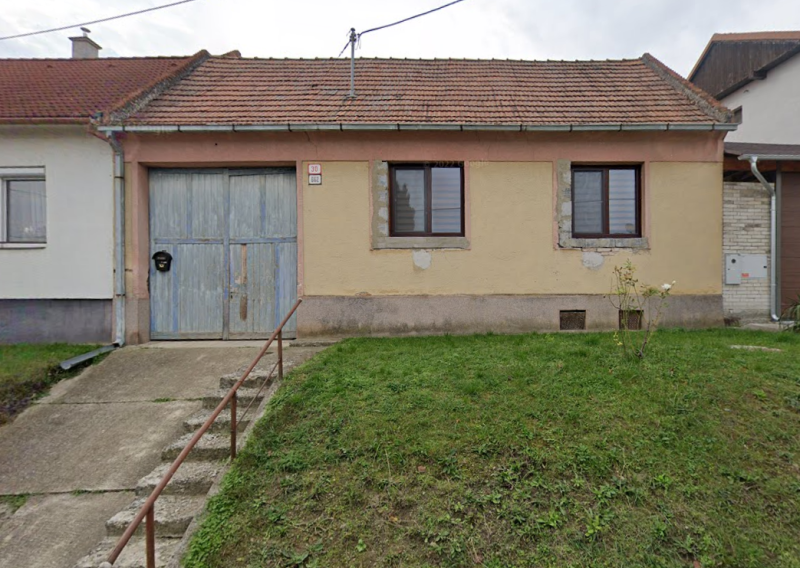 PREDANÉ - ZNÍŽENÁ CENA !!! Predaj rodinného domu v Šenkviciach s veľkým pozemkom